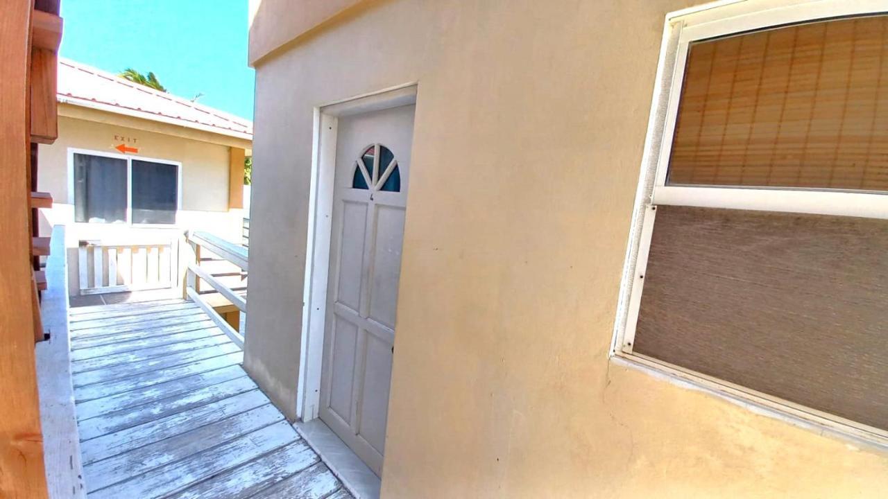 Beach Club Condos At Popeyes Caye Caulker Exterior foto