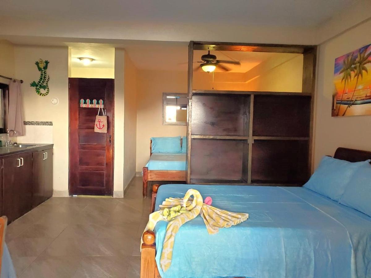 Beach Club Condos At Popeyes Caye Caulker Exterior foto