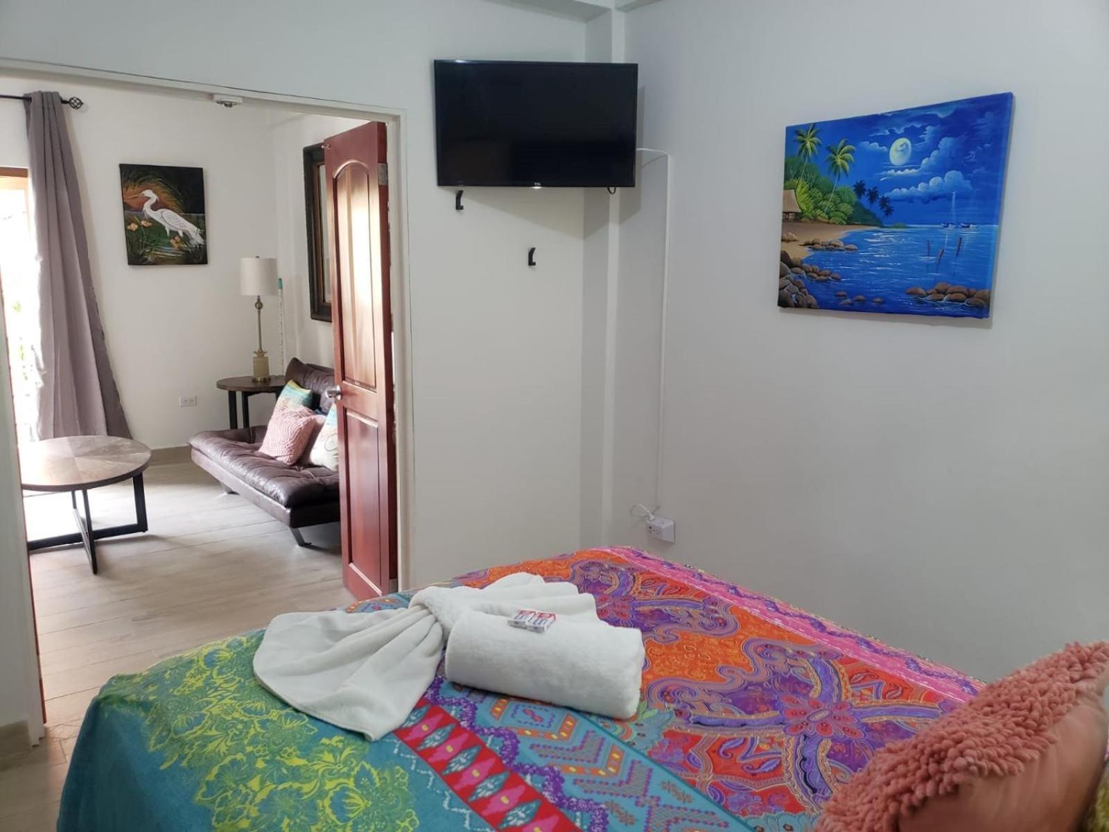 Beach Club Condos At Popeyes Caye Caulker Exterior foto