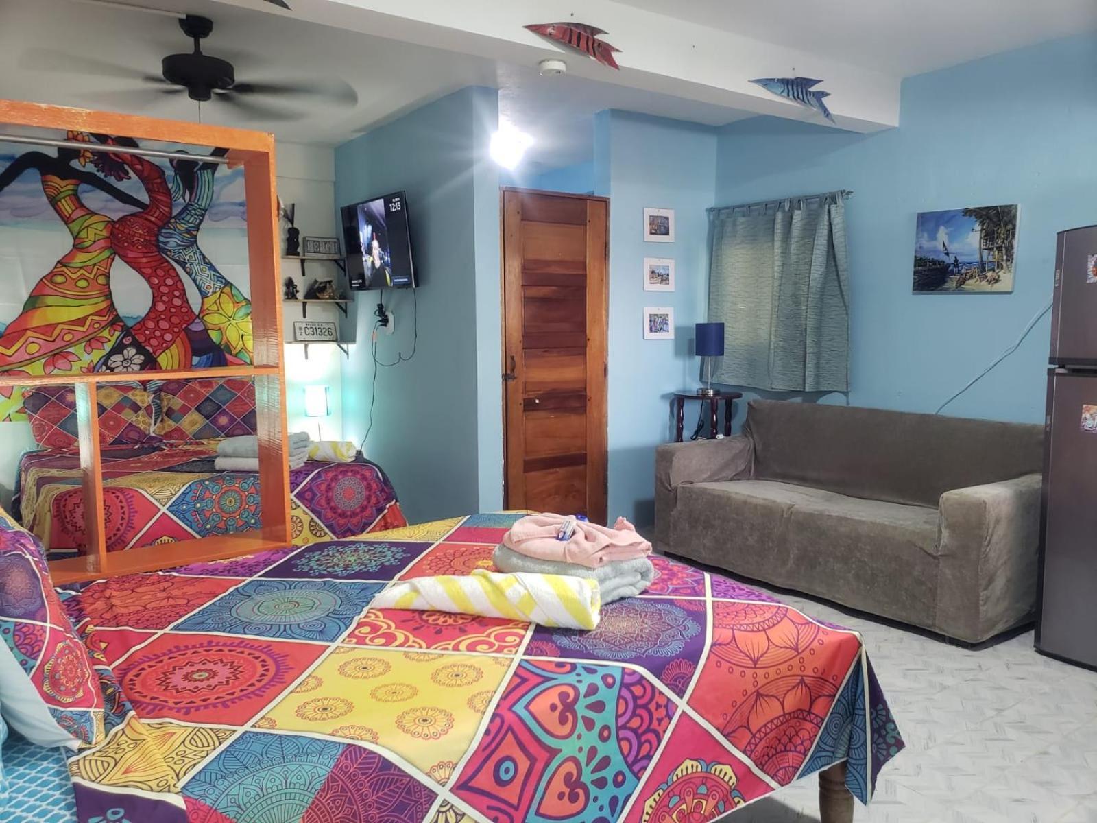 Beach Club Condos At Popeyes Caye Caulker Exterior foto