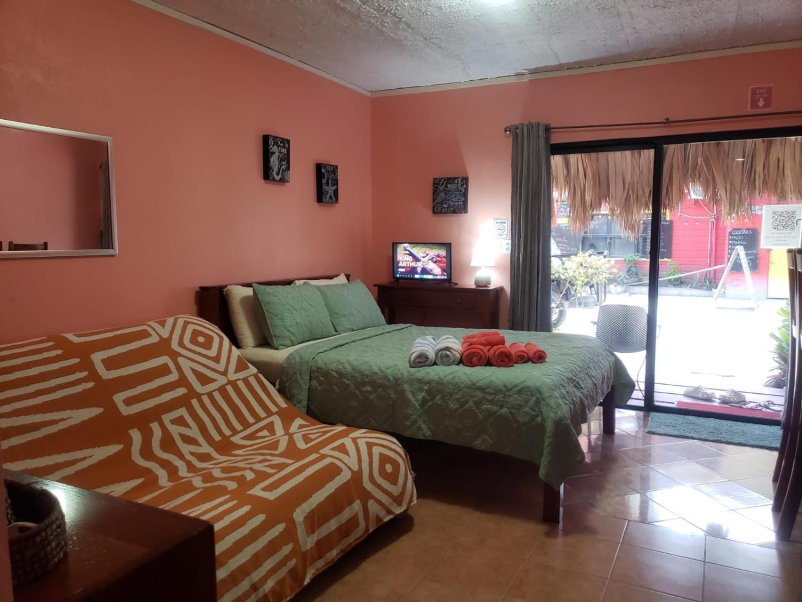 Beach Club Condos At Popeyes Caye Caulker Exterior foto