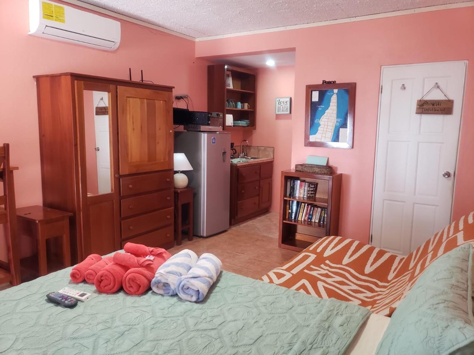 Beach Club Condos At Popeyes Caye Caulker Exterior foto