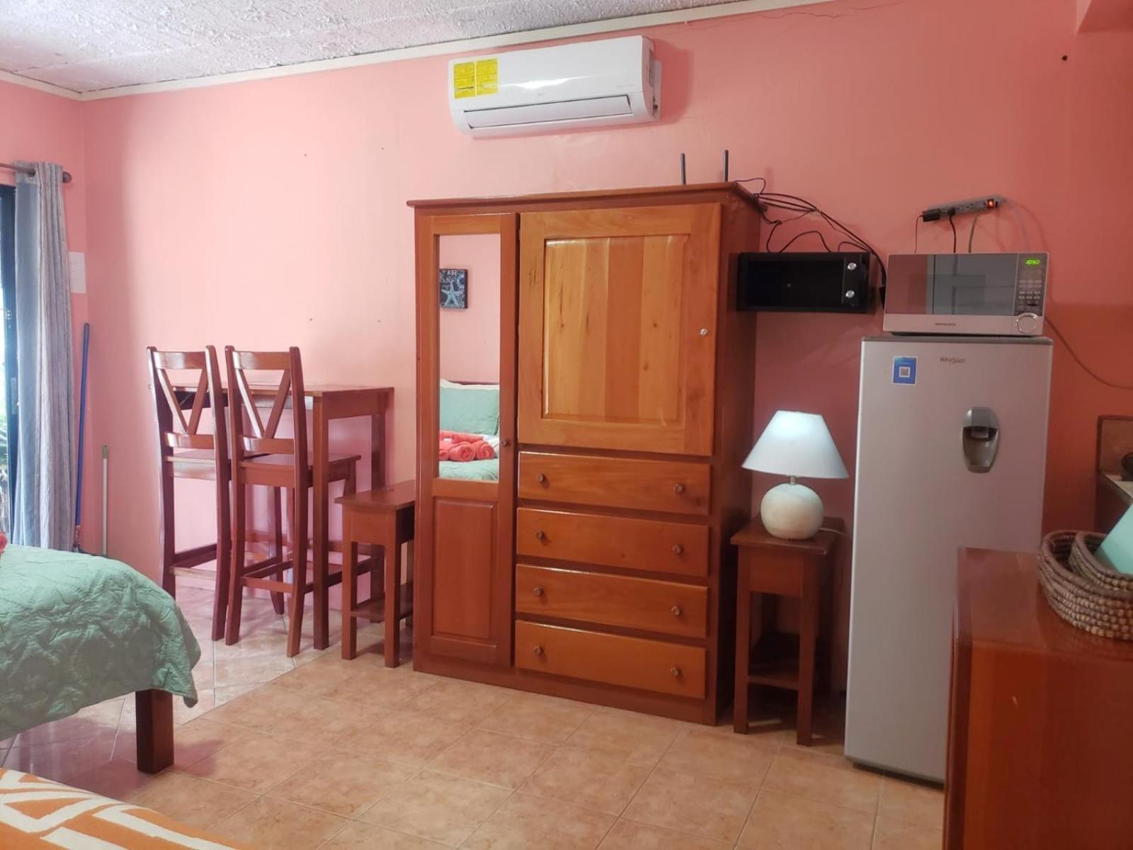 Beach Club Condos At Popeyes Caye Caulker Exterior foto