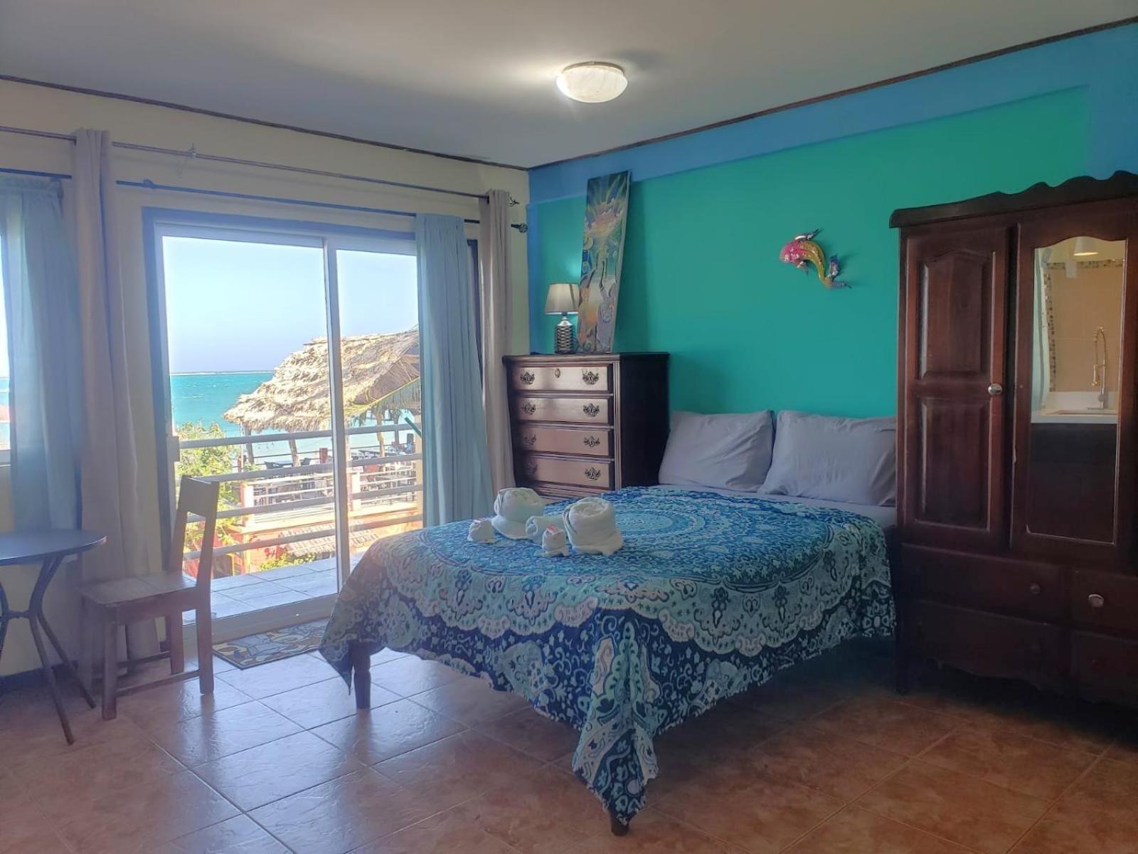Beach Club Condos At Popeyes Caye Caulker Exterior foto