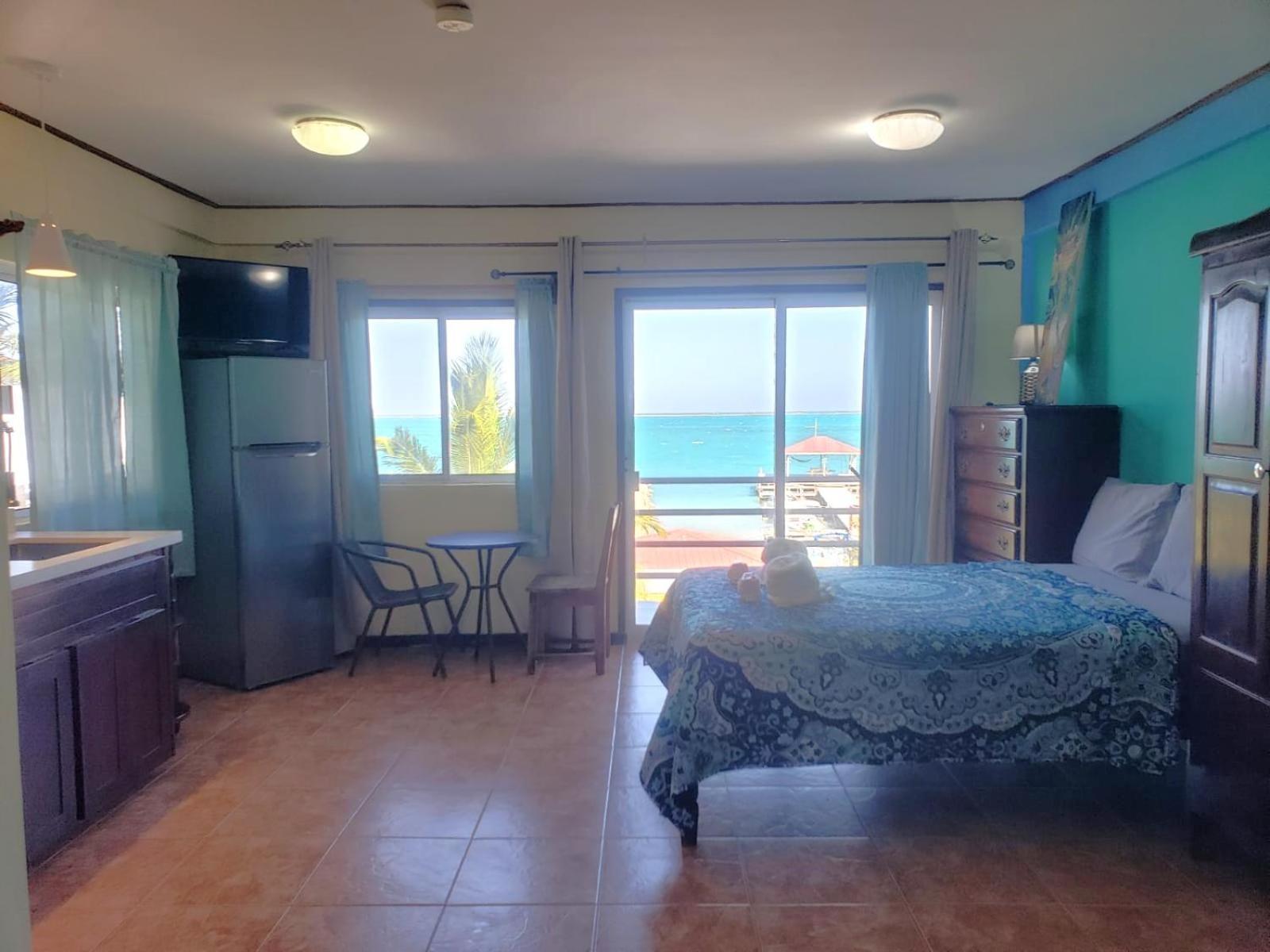 Beach Club Condos At Popeyes Caye Caulker Exterior foto